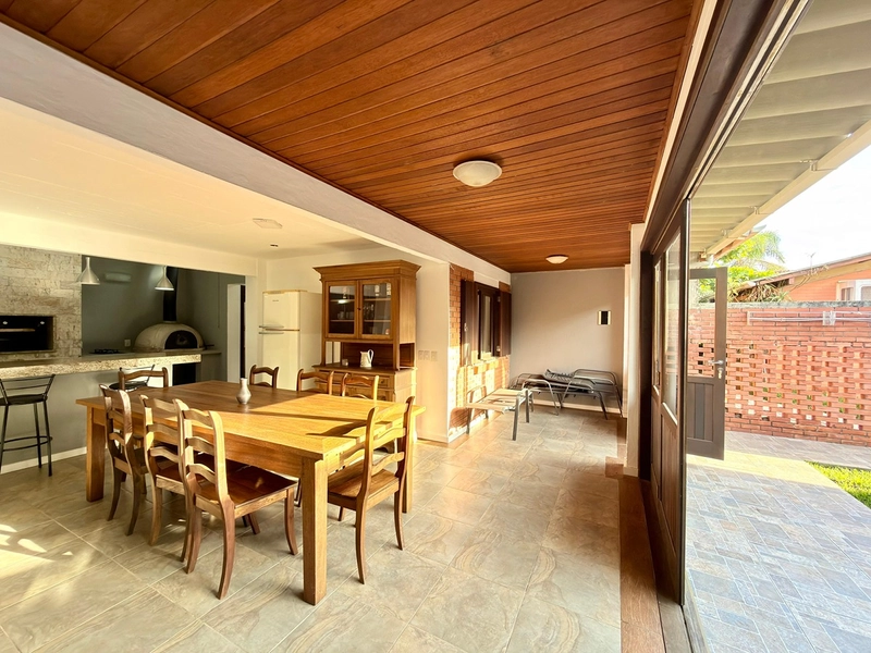 Grande Oportunidade – Casa no Centro | 3 Quadras do Mar: 10ª foto da galeria de imagens do imóvel