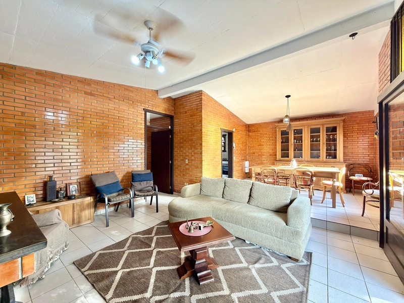 Grande Oportunidade – Casa no Centro | 3 Quadras do Mar: 4ª foto da galeria de imagens do imóvel