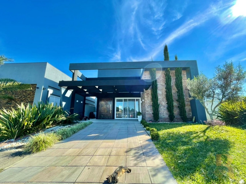 ÓTIMA CASA TERREA TOTALMENTE MOBILIADA E DECORADA: 1ª foto da galeria de imagens do imóvel