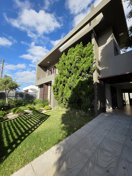 SOBRADO NO CENTRO DE XANGRI-LÁ – 3 DORMITÓRIOS | ALTO PADRÃO: 7ª foto da galeria de imagens do imóvel