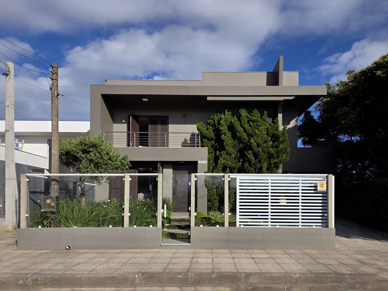 SOBRADO NO CENTRO DE XANGRI-LÁ – 3 DORMITÓRIOS | ALTO PADRÃO: 3ª foto da galeria de imagens do imóvel