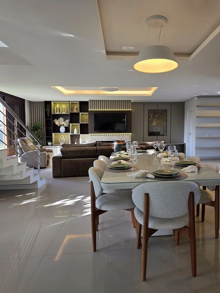 SOBRADO NO CENTRO DE XANGRI-LÁ – 3 DORMITÓRIOS | ALTO PADRÃO: 2ª foto da galeria de imagens do imóvel