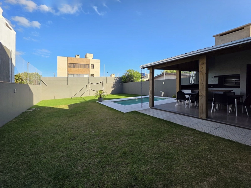 SOBRADO NO CENTRO DE XANGRI-LÁ – 3 DORMITÓRIOS | ALTO PADRÃO: 24ª foto da galeria de imagens do imóvel