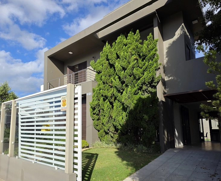 SOBRADO NO CENTRO DE XANGRI-LÁ – 3 DORMITÓRIOS | ALTO PADRÃO: 5ª foto da galeria de imagens do imóvel