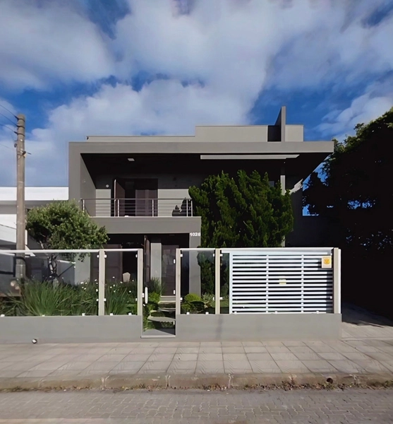 SOBRADO NO CENTRO DE XANGRI-LÁ – 3 DORMITÓRIOS | ALTO PADRÃO: 4ª foto da galeria de imagens do imóvel