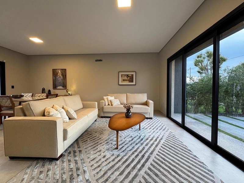 CASA 4 DORMITORIOS COM PISCINA : 5ª foto da galeria de imagens do imóvel