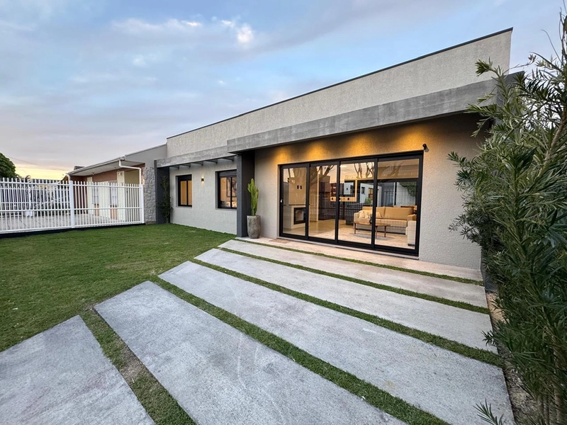 CASA 4 DORMITORIOS COM PISCINA : 2ª foto da galeria de imagens do imóvel