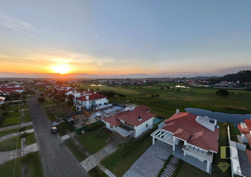 Linda Casa Terrea em Cond com Golf: 3ª foto da galeria de imagens do imóvel