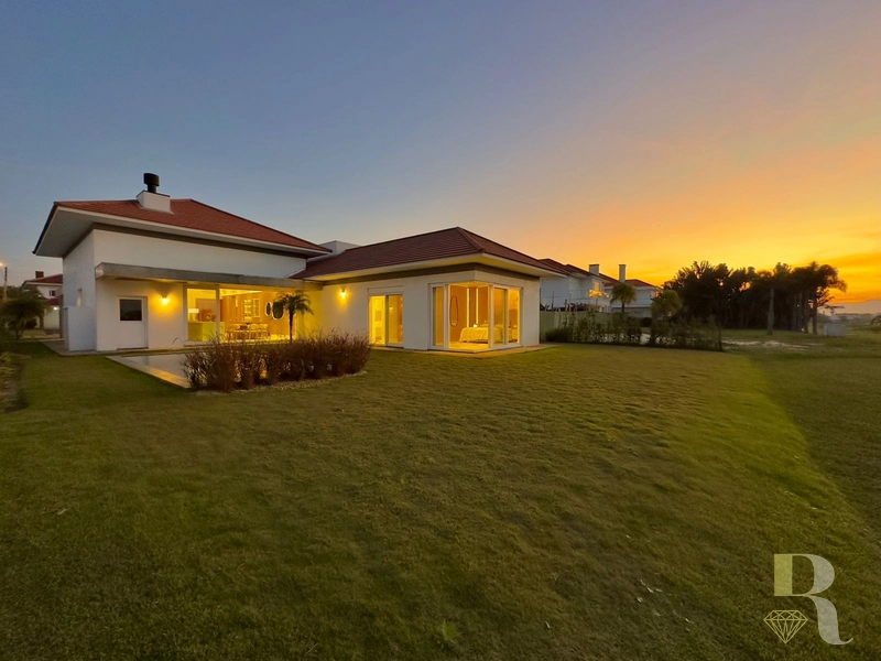 Linda Casa Terrea em Cond com Golf: 4ª foto da galeria de imagens do imóvel