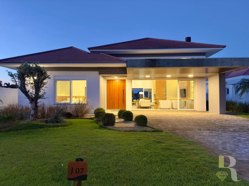 Linda Casa Terrea em Cond com Golf: 5ª foto da galeria de imagens do imóvel