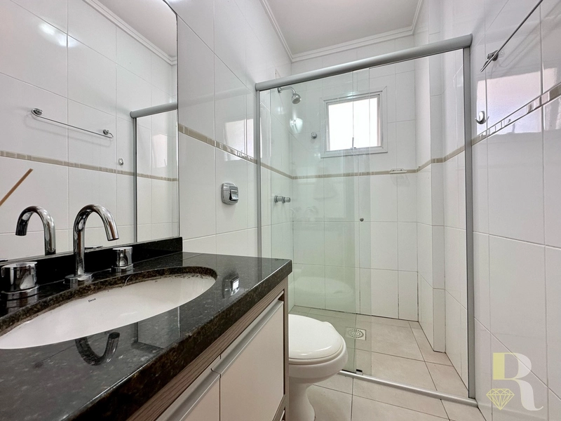 APARTAMENTO DE ESQUINA COM VISTA LIBERADA PARA O MAR!: 13ª foto da galeria de imagens do imóvel