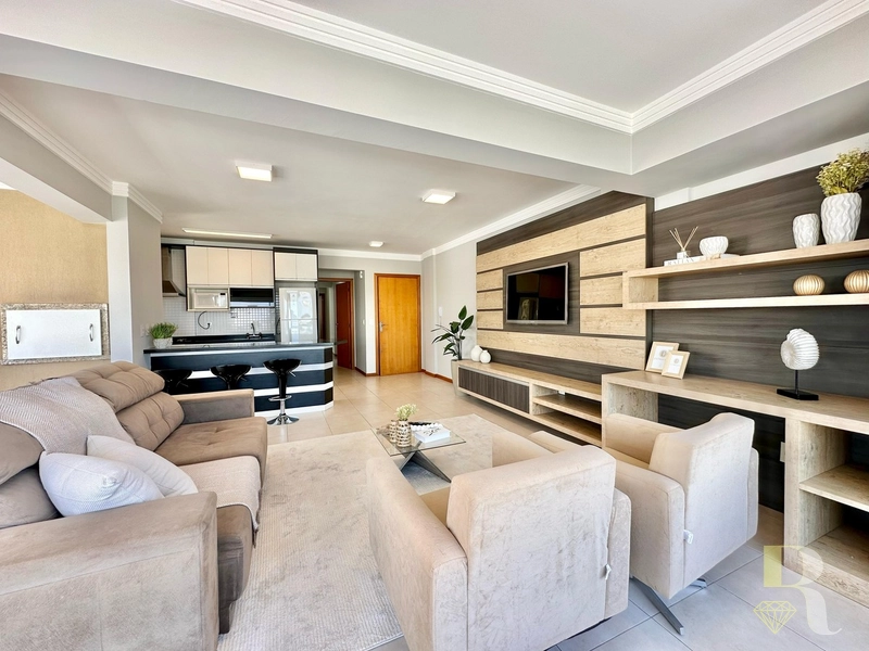 APARTAMENTO DE ESQUINA COM VISTA LIBERADA PARA O MAR!: 1ª foto da galeria de imagens do imóvel