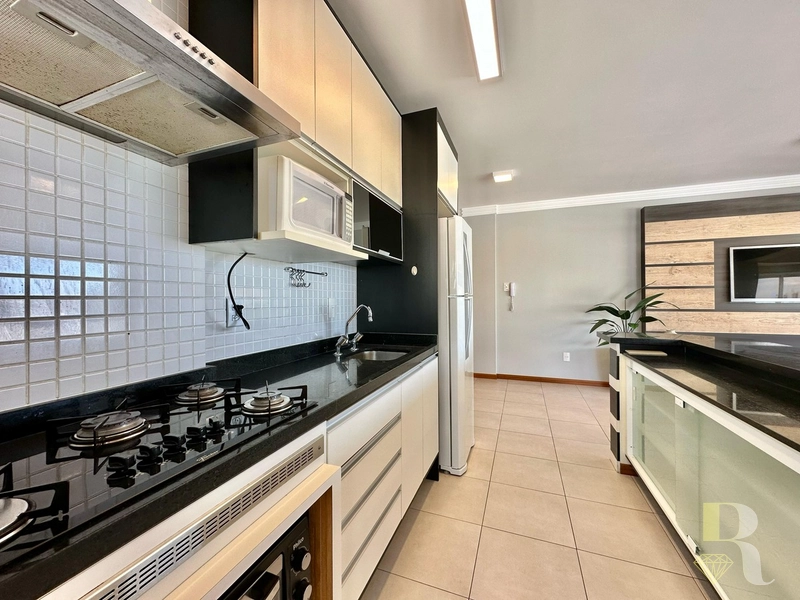 APARTAMENTO DE ESQUINA COM VISTA LIBERADA PARA O MAR!: 6ª foto da galeria de imagens do imóvel