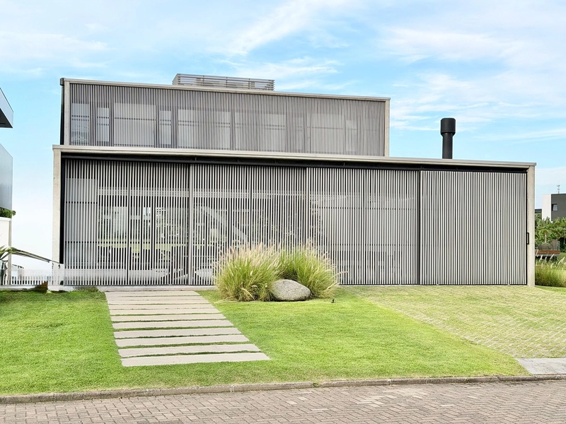 Condomínio Velas da Marina – Casa Mobiliada e Decorada com 4 Suítes : 2ª foto da galeria de imagens do imóvel