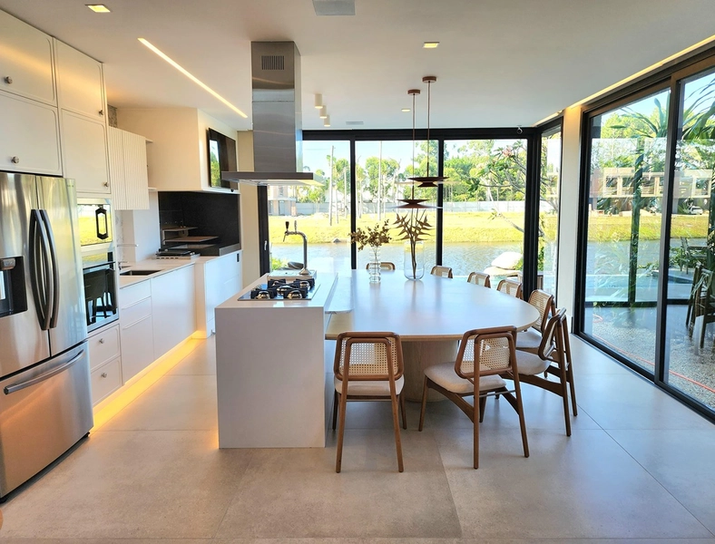 Casa dos Sonhos à Beira do Lago: Sofisticação, Vista Privilegiada e 4 Suítes: 15ª foto da galeria de imagens do imóvel