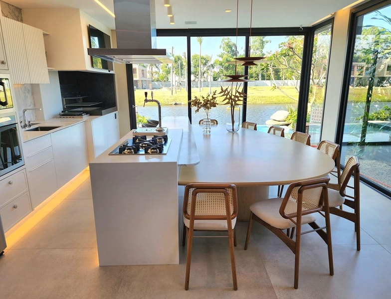 Casa dos Sonhos à Beira do Lago: Sofisticação, Vista Privilegiada e 4 Suítes: 18ª foto da galeria de imagens do imóvel