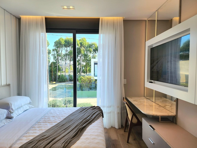 Casa dos Sonhos à Beira do Lago: Sofisticação, Vista Privilegiada e 4 Suítes: 36ª foto da galeria de imagens do imóvel