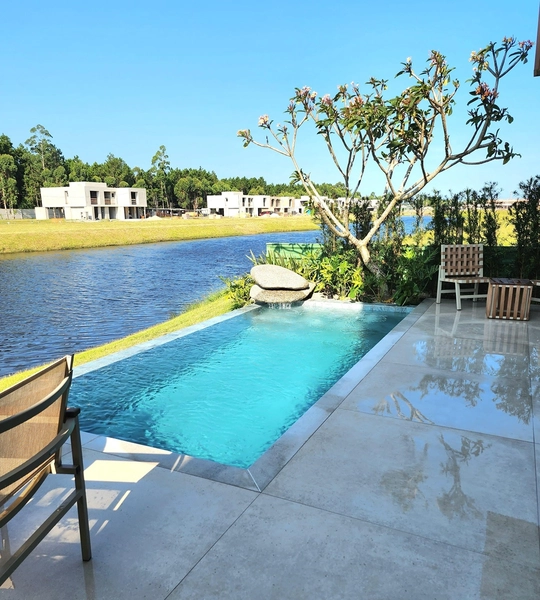 Casa dos Sonhos à Beira do Lago: Sofisticação, Vista Privilegiada e 4 Suítes: 57ª foto da galeria de imagens do imóvel