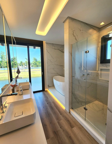 Casa dos Sonhos à Beira do Lago: Sofisticação, Vista Privilegiada e 4 Suítes: 45ª foto da galeria de imagens do imóvel