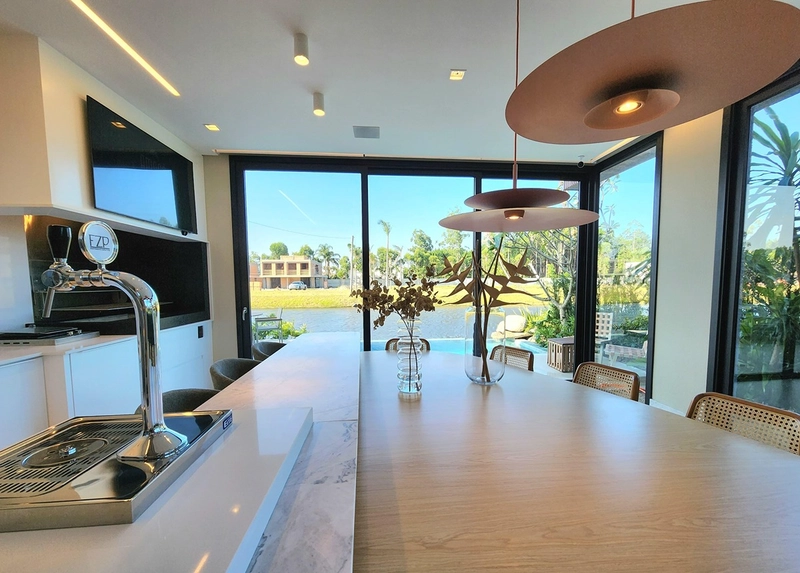 Casa dos Sonhos à Beira do Lago: Sofisticação, Vista Privilegiada e 4 Suítes: 21ª foto da galeria de imagens do imóvel