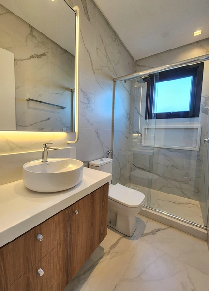 Casa dos Sonhos à Beira do Lago: Sofisticação, Vista Privilegiada e 4 Suítes: 52ª foto da galeria de imagens do imóvel