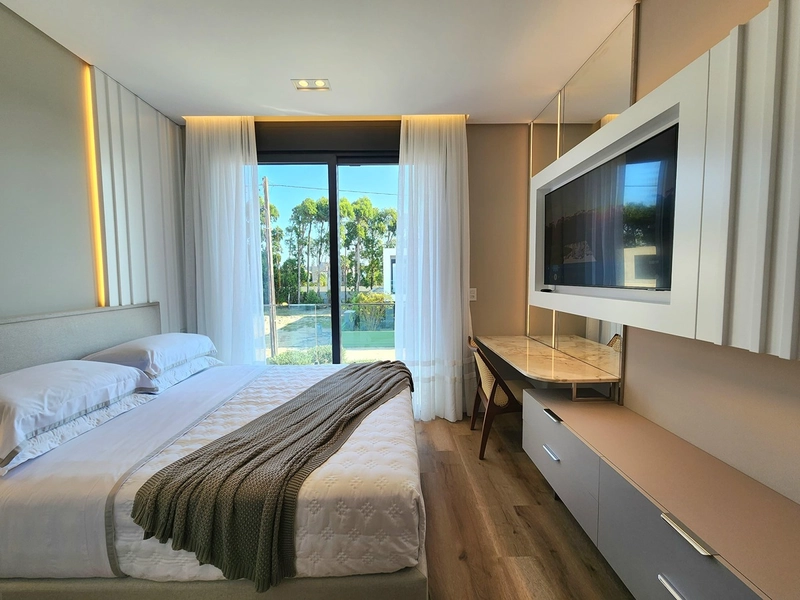 Casa dos Sonhos à Beira do Lago: Sofisticação, Vista Privilegiada e 4 Suítes: 37ª foto da galeria de imagens do imóvel