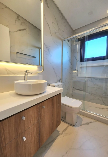 Casa dos Sonhos à Beira do Lago: Sofisticação, Vista Privilegiada e 4 Suítes: 53ª foto da galeria de imagens do imóvel