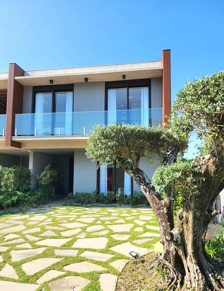 Casa dos Sonhos à Beira do Lago: Sofisticação, Vista Privilegiada e 4 Suítes: 2ª foto da galeria de imagens do imóvel