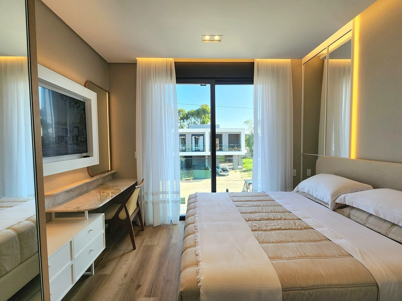 Casa dos Sonhos à Beira do Lago: Sofisticação, Vista Privilegiada e 4 Suítes: 42ª foto da galeria de imagens do imóvel