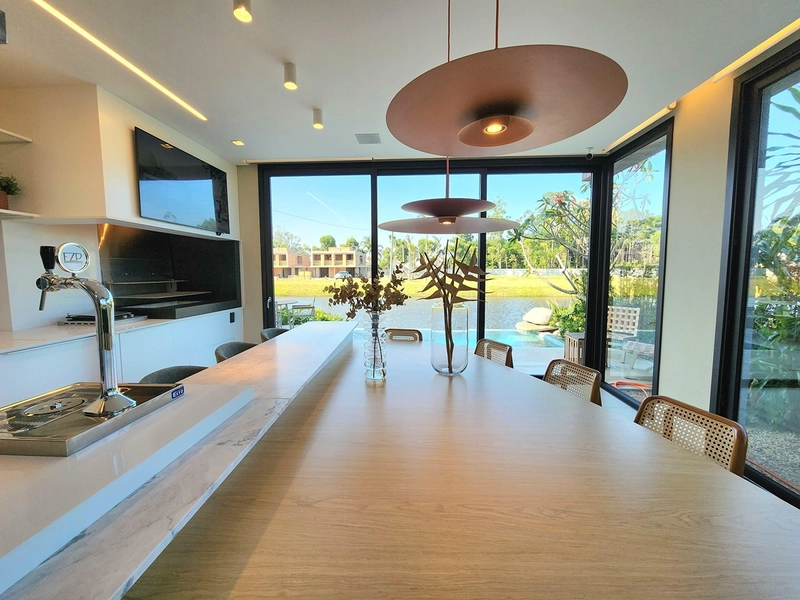 Casa dos Sonhos à Beira do Lago: Sofisticação, Vista Privilegiada e 4 Suítes: 22ª foto da galeria de imagens do imóvel
