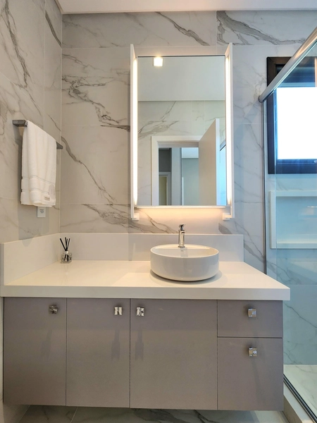 Casa dos Sonhos à Beira do Lago: Sofisticação, Vista Privilegiada e 4 Suítes: 47ª foto da galeria de imagens do imóvel