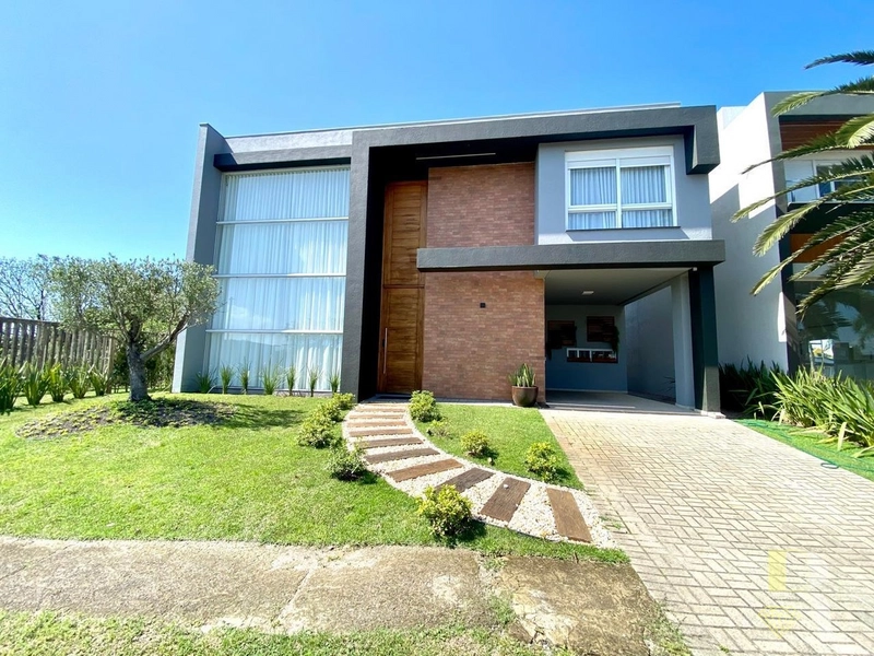 SOBRADO 4 SUITES MOBILIADA E DECORADA COM PISCINA: 1ª foto da galeria de imagens do imóvel