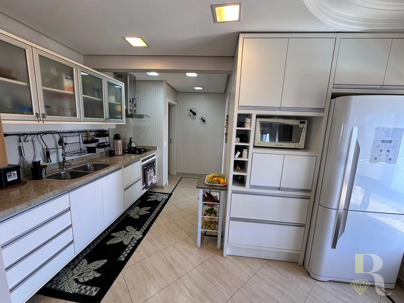 Amplo apartamento 3 dormitorios 3 vagas com vista mar e infraestrutura: 8ª foto da galeria de imagens do imóvel
