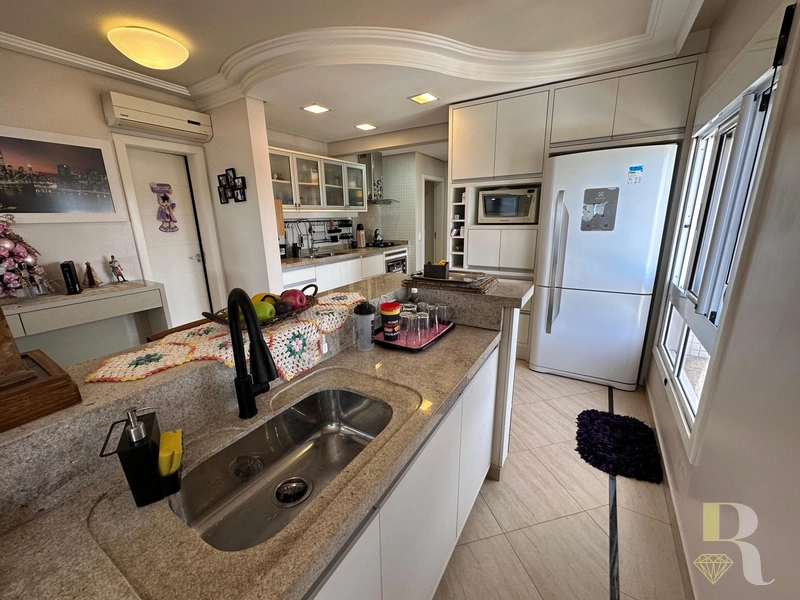 Amplo apartamento 3 dormitorios 3 vagas com vista mar e infraestrutura: 9ª foto da galeria de imagens do imóvel