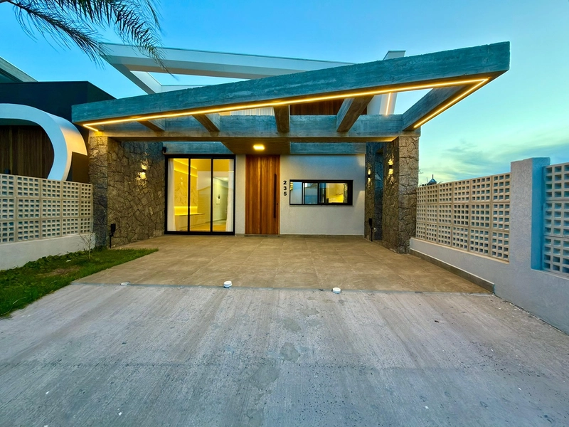 Casa à Venda em Capão da Canoa – Próxima ao Mar: 1ª foto da galeria de imagens do imóvel