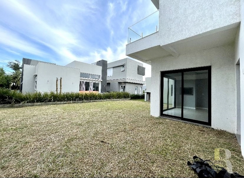 Casa com Projeto Contemporâneo: 11ª foto da galeria de imagens do imóvel
