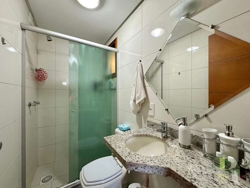 AMPLO APARTAMENTO DE FRENTE – VISTA DEFINIDA PARA A SERRA: 11ª foto da galeria de imagens do imóvel