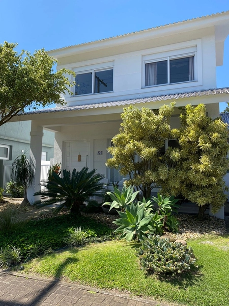 Conforto e integração: casa com 3 livings em condomínio exclusivo : 4ª foto da galeria de imagens do imóvel