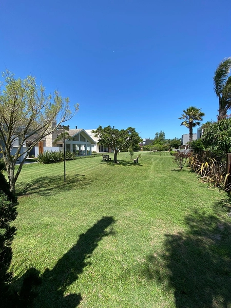 Conforto e integração: casa com 3 livings em condomínio exclusivo : 26ª foto da galeria de imagens do imóvel