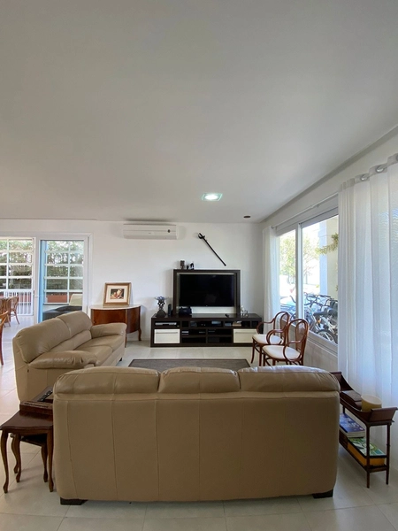 Conforto e integração: casa com 3 livings em condomínio exclusivo : 7ª foto da galeria de imagens do imóvel