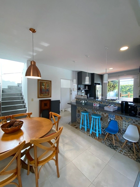 Conforto e integração: casa com 3 livings em condomínio exclusivo : 9ª foto da galeria de imagens do imóvel