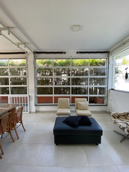 Conforto e integração: casa com 3 livings em condomínio exclusivo : 10ª foto da galeria de imagens do imóvel