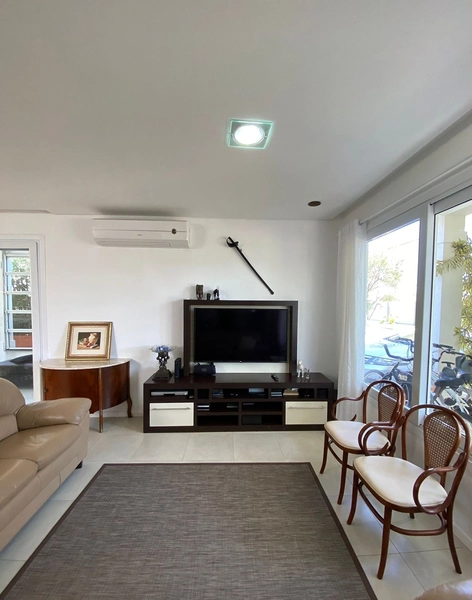 Conforto e integração: casa com 3 livings em condomínio exclusivo : 8ª foto da galeria de imagens do imóvel