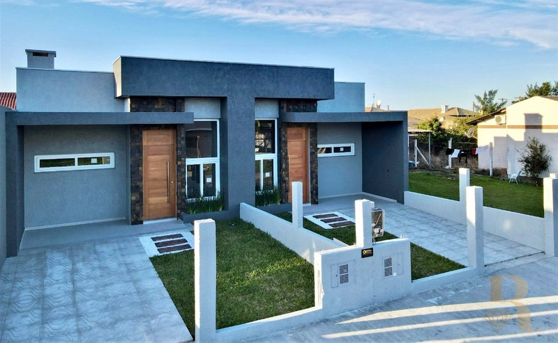Casa em Avenida próxima ao mar: 1ª foto da galeria de imagens do imóvel