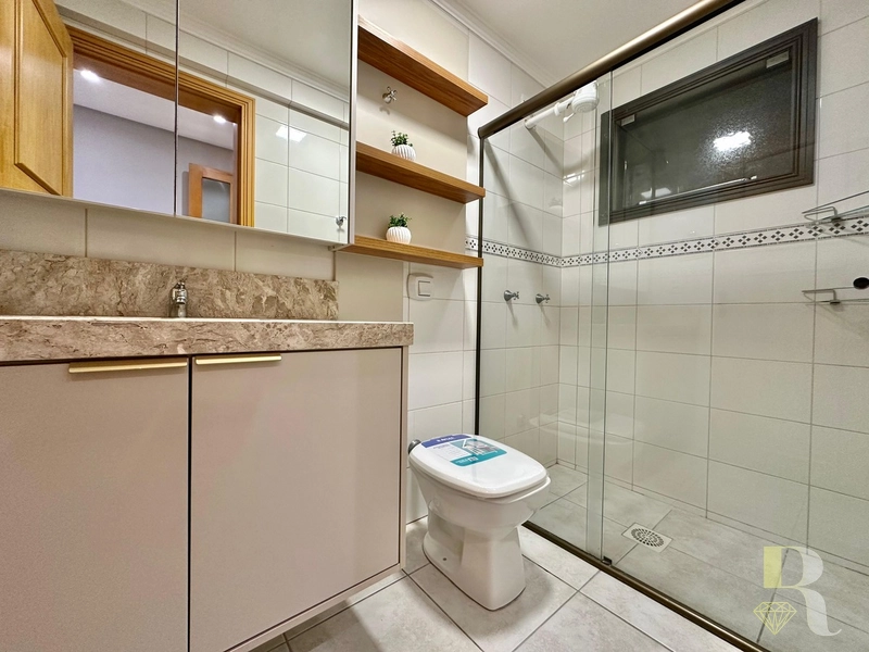 APARTAMENTO À VENDA PRÓXIMO AO MAR COM TERRAÇÃO: 12ª foto da galeria de imagens do imóvel