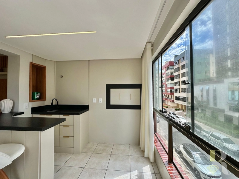 APARTAMENTO À VENDA PRÓXIMO AO MAR COM TERRAÇÃO: 16ª foto da galeria de imagens do imóvel