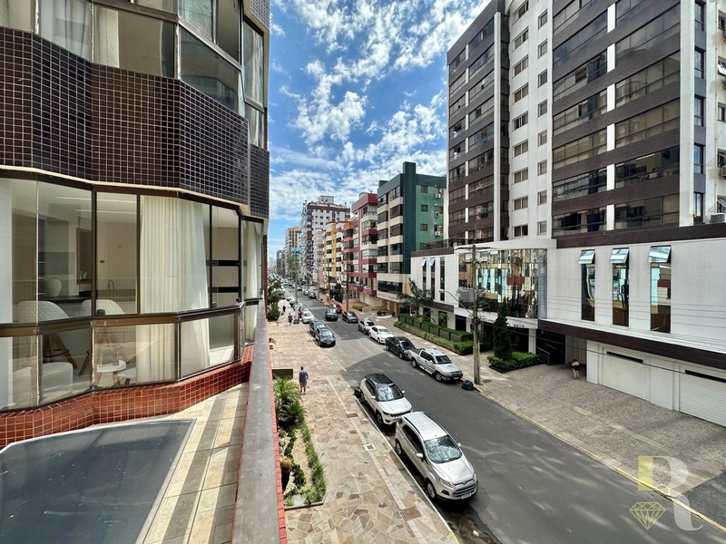 APARTAMENTO À VENDA PRÓXIMO AO MAR COM TERRAÇÃO: 6ª foto da galeria de imagens do imóvel