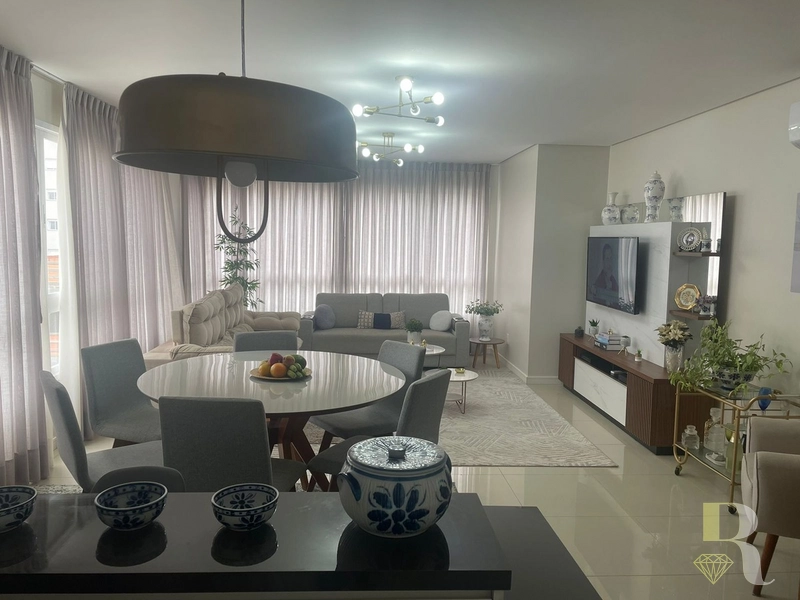 Apartamento de 3 dormitórios Leste/Norte com vista para o mar: 1ª foto da galeria de imagens do imóvel