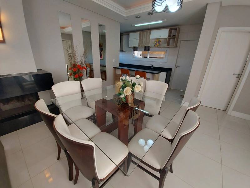 Casa condomínio com psicina: 10ª foto da galeria de imagens do imóvel