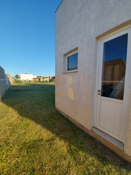 Casa condomínio com psicina: 5ª foto da galeria de imagens do imóvel